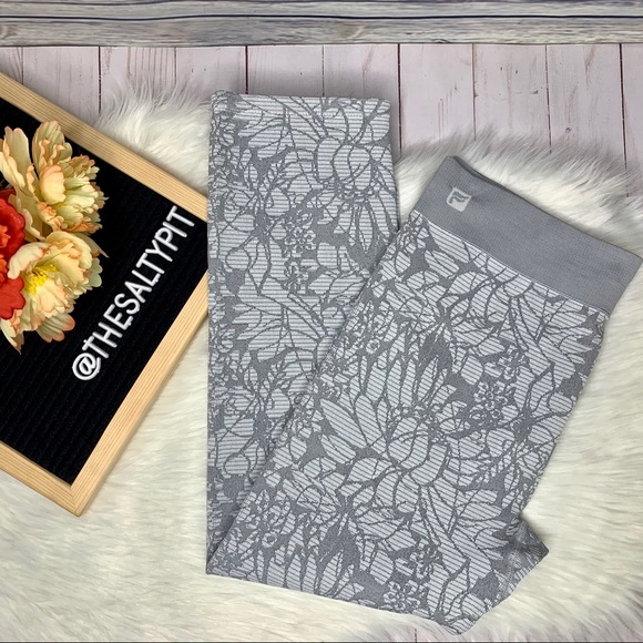 Fabletics Sebastian Mid-Rise Crop, Sz Sm - Picture 3 of 11